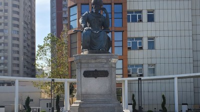 Xətainin abidəsindəki yazı etiraz doğurdu - Sabiq icra başçısı danışdı - FOTOLAR