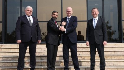FIFA prezidenti Hövsanda futbol bazasında olub
