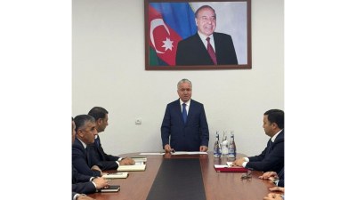 Zeynal Nağdəliyev icra başçısını kollektivə təqdim etdi