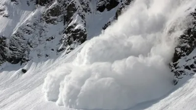 Himalayda qar uçqununda 15 nəfər öldü