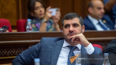 Ermənistan parlamentində kilsə ilə bağlı istintaq komissiyası yaradılır