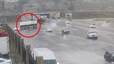 Bakıda avtobusun aşmasının anbaan görüntüləri - VİDEO