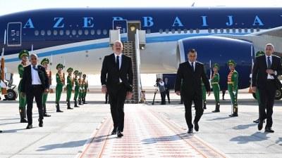 İlham Əliyev Türkmənistana gedib