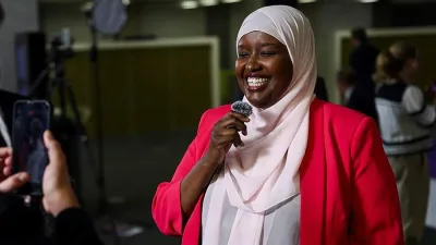 Britaniyada baş nazirin yerinə afrikalı qaçqın seçildi