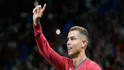 Ronaldo millidən uzaqlaşdırılıb