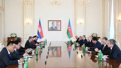 Prezidentin Kambocanın Baş naziri ilə geniş tərkibdə görüşü olub