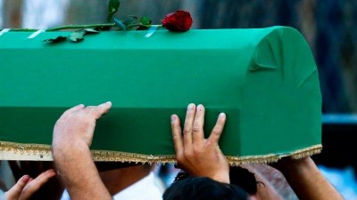 15 yaşlı qız vida mərsimində dirildi
