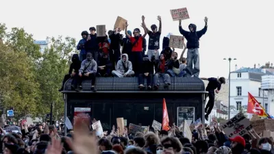 Student protests in France: 200 high schools closed