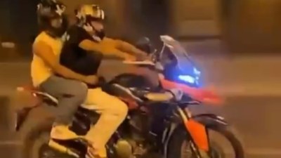 Avtomobil və motosiklet toqquşub, 2 gənc ölüb 