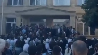Məktəb siyasi ambisiyaların həyata keçirildiyi yer deyil