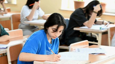 Qəbul imtahanlarında fənlərin sayı azaldılmalıdır 