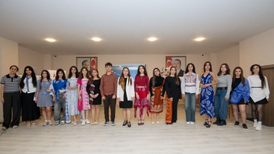 BMU-da &ldquo;Kəlağayı&rdquo; kolleksiyası Özbəkistanlı qonaqların iştirakı ilə təqdim edilib