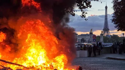 Parisdəki etirazlarda iki nəfərin ölümü araşdırılır