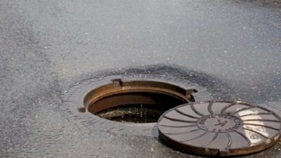Bakıda məmurun xanımı lyuka düşüb xəsarət aldı
