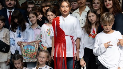 Alyona Əliyeva ukraynalı uşaqlarla - FOTO