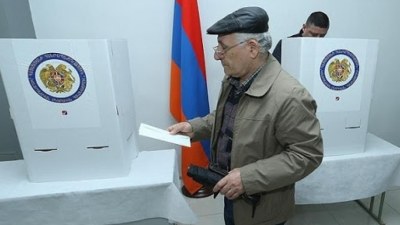 Ermənistan yeni Konstitusiya üçün növbədənkənar seçkiyə gedir
