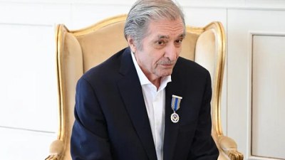 “İndi də əlimdə fırça eskiz üzərində işləyirəm” – Fərhad Xəlilov 
