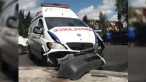 Gəncədə 3 maşın və təcili yardım toqquşdu 