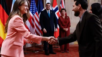 Messi nüfuzlu mükafatı İspaniya şahzadəsindən aldı