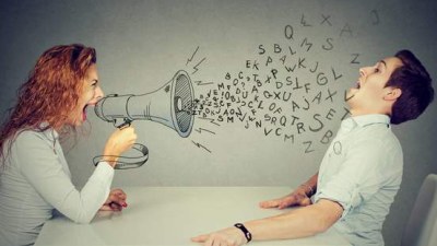 Çox ucadan danışmaq vərdişi niyə yaranır?