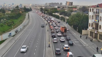 Paytaxtın bu yollarında sıxlıq var - SİYAHI