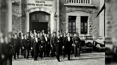 Cümhuriyyətin ilk illərində Türkiyəni idarə edən azərbaycanlılar