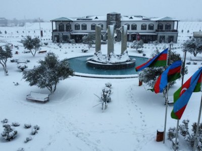 Ağ örpəyə bürünən Ağalı - FOTO