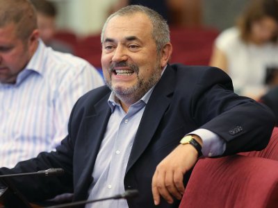 Prezidentliyə namizədin imzalarında qüsurlar aşkarlandı - Seçkiyə buraxılmayacaq?