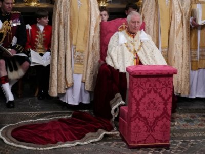 Britaniya kralına xərçəng diaqnozu QOYULDU