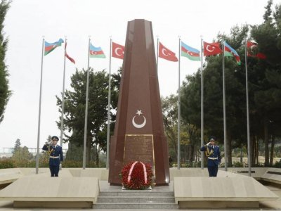 Şamil Ayrım Bakıda 