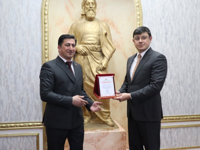 Fuad Muradov Qazaxıstanda yaşayan azərbaycanlı musiqiçi ilə görüşdü