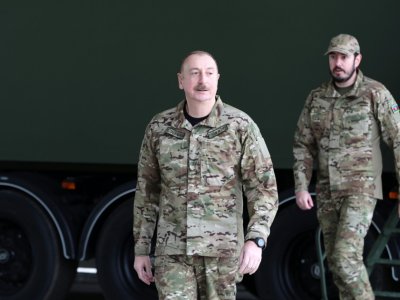 İlham Əliyev və oğlu hərbi obyektlərdə olublar - FOTOLAR