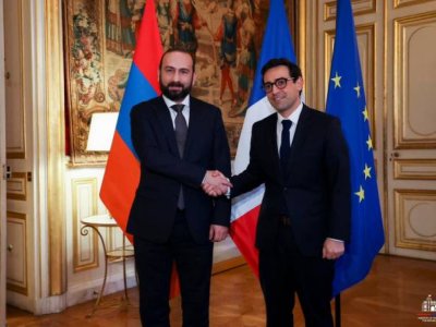Mirzoyan fransalı həmkarı ilə görüşdü 