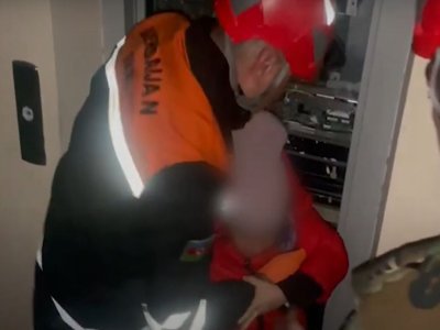 Liftlərdə köməksiz qalan vətəndaşlar xilas edildi - VİDEO