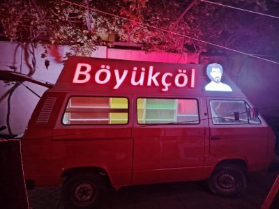 Kəramət Böyükçöl “yeriyən kitabxana” hazırlatdı - FOTO