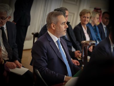 Fidan diplomatiyası: Yüksək səslə danışmır, amma hamı onu dinləyir