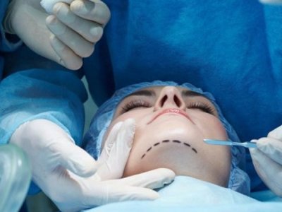 Plastik cərrahlara rüşvətlə sertifikasiya verən vəzifəli şəxslər - Adlar AÇIQLANDI