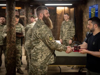 Zelenski cəbhə xəttində