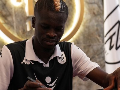 Fransalı futbolçu “Neftçi”də