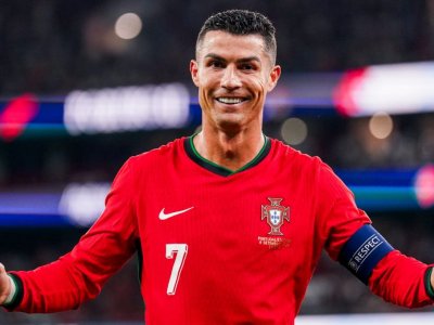 Ronaldo futbol tarihinde ilk milyarder oldu