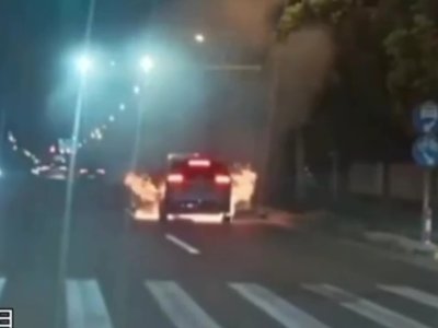 Китайский автомобиль за несколько секунд превратился в пепел - КАДРЫ В РЕАЛЬНОМ ВРЕМЕНИ