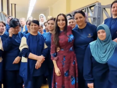 Leyla Əliyeva xalçaların toxunma prosesində iştirak etdi - VİDEO