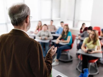 Azərbaycanda bu müəllimlərə bonuslar veriləcək