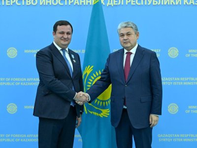 Tokayev azərbaycanlı xeyriyyəçini təltif etdi