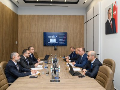 Nazir müavini “Ookla” şirkətinin vitse-prezidenti ilə görüşüb