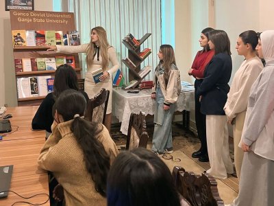 Gəncə Dövlət Universitetinin kitabxanasına yeni kitablar əlavə edildi