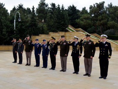 Amerikalı general Bakıda - FOTO