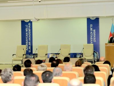 “Mediada Azərbaycan ədəbi dilinin normalarının düzgün tətbiqi” mövzusunda konfrans keçirilib