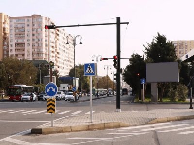 Bu yolda yeni piyada keçidləri və panduslar təşkil olundu