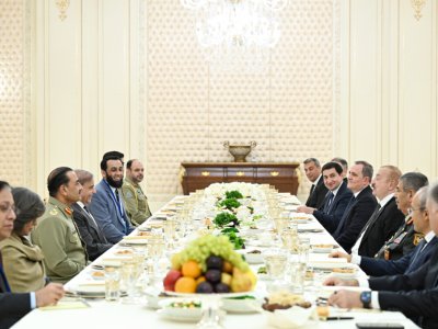 İlham Əliyev Şahbaz Şəriflə birgə nahar etdi